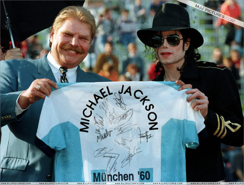 Munich - 1997- Press Conference At The Munich Olympic Stadium (Germany) 011-35