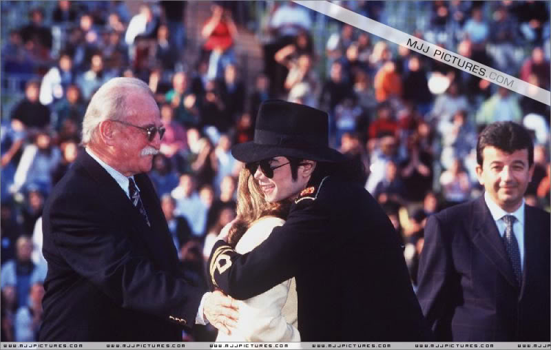 Munich - 1997- Press Conference At The Munich Olympic Stadium (Germany) 019-28