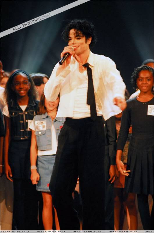 1995- The 12th Annual MTV Video Music Awards 028-17