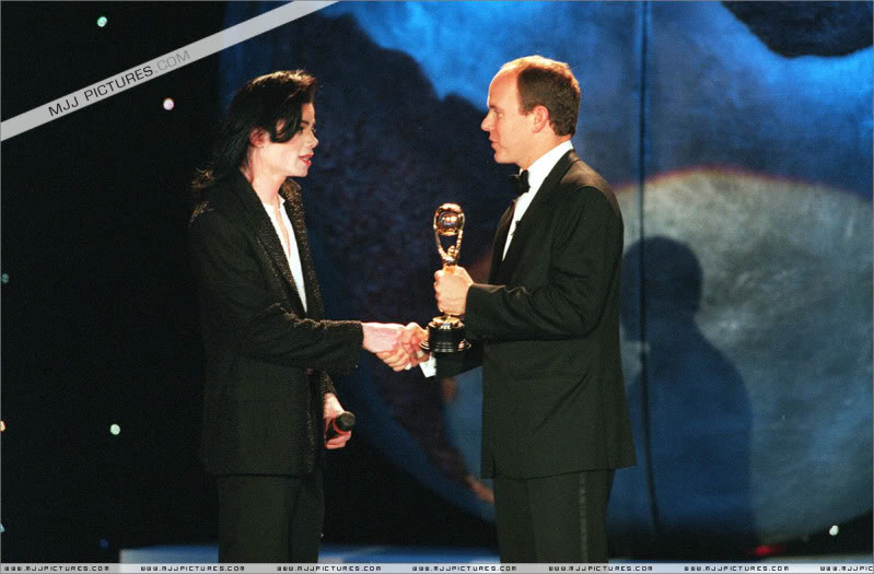 1996 - 1996- The 8th Annual World Music Awards 075-7