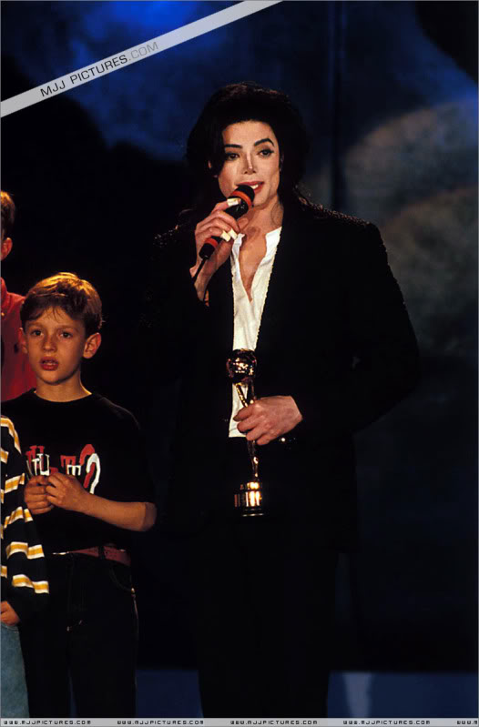 1996- The 8th Annual World Music Awards 085-5
