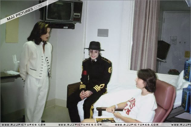 1994- Michael & Lisa Marie Visit St Jude Children Hospital 002-43