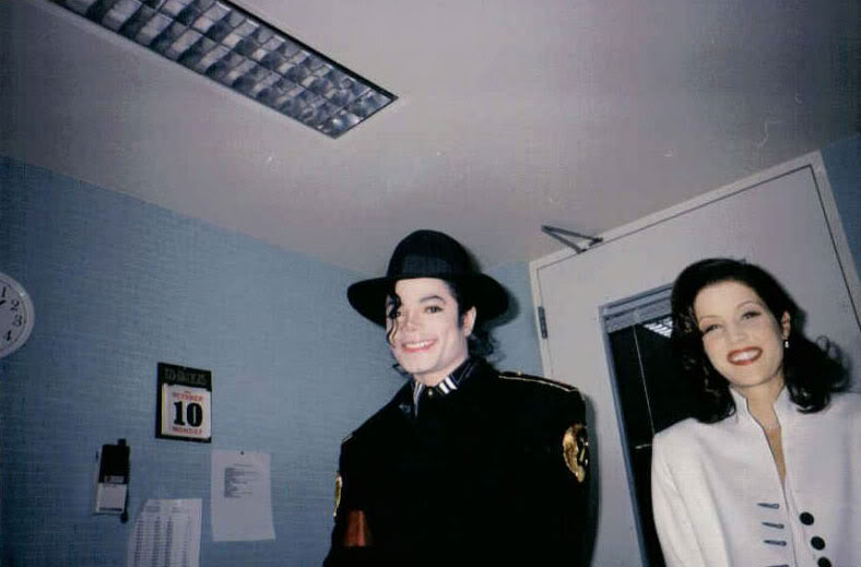 1994 - 1994- Michael & Lisa Marie Visit St Jude Children Hospital 010-33