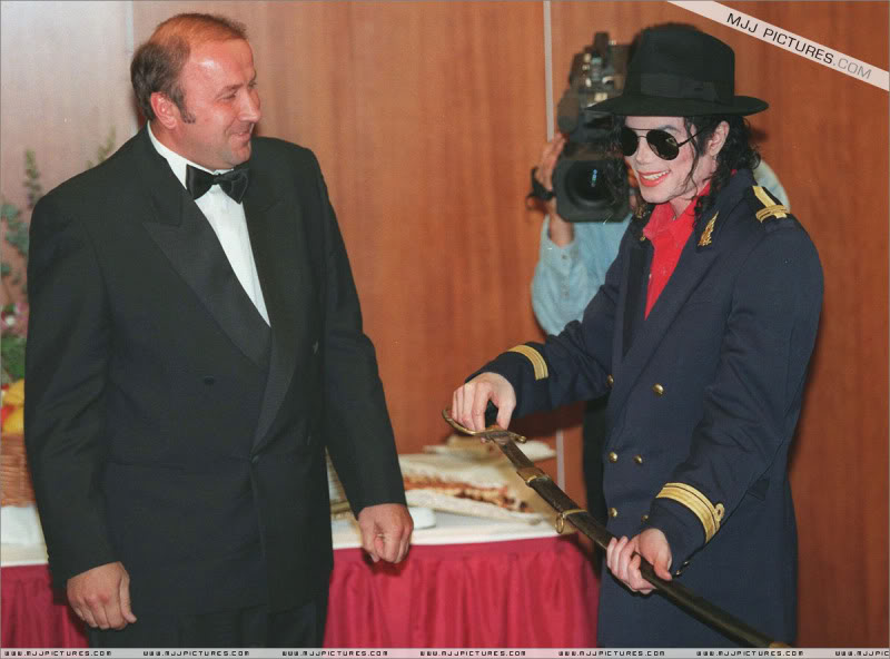 1996 - 1996- Michael Visits Moscow 010-57