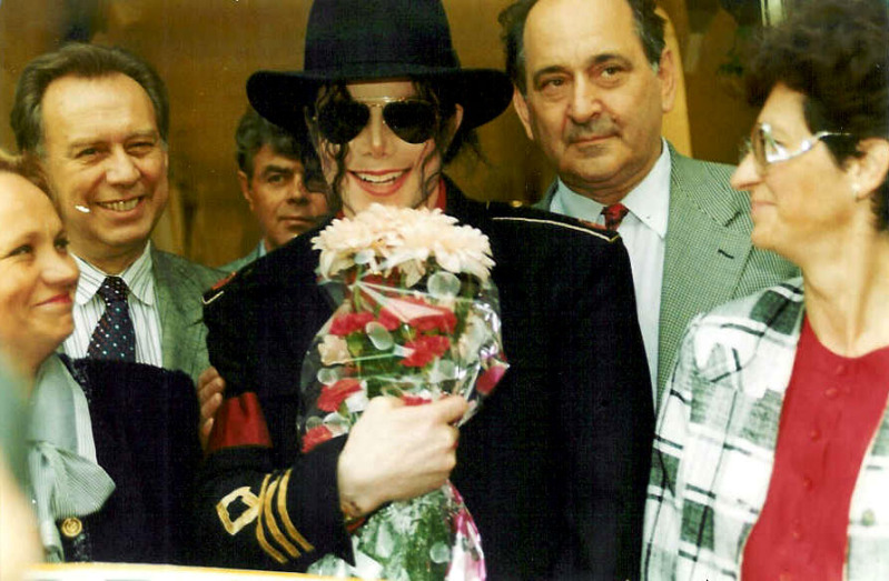 1996 - 1996- Michael Visits Bucharest 011-44