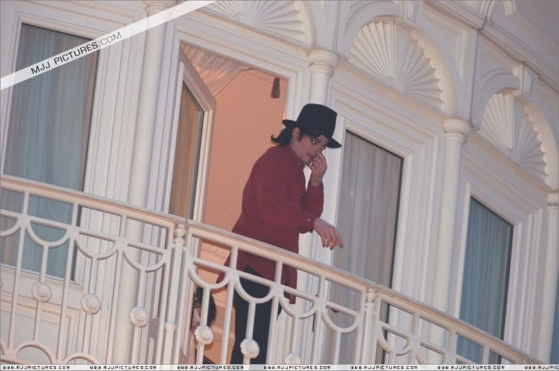 michael - 1995- Michael Visits Disneyland Paris (December) 012-30