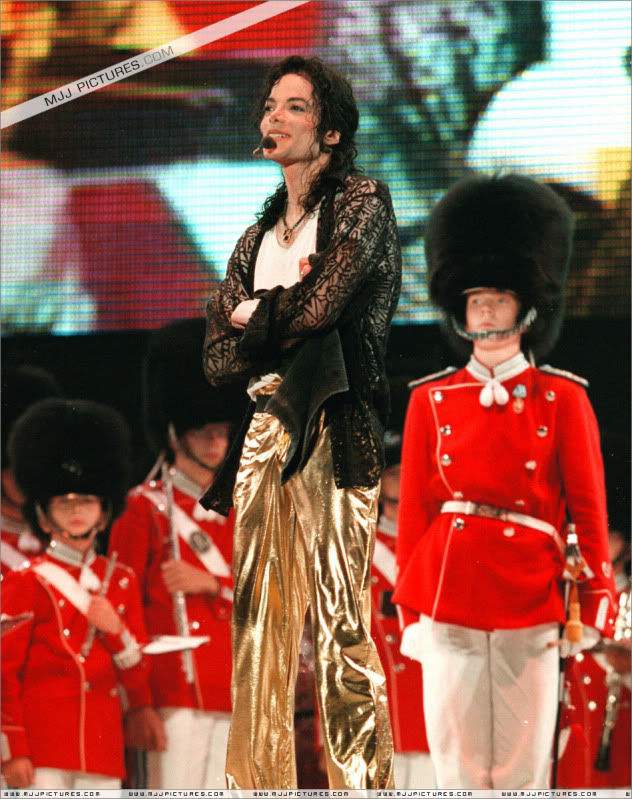 HIStory World Tour - Page 2 013-11