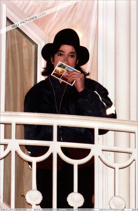 michael - 1995- Michael Visits Disneyland Paris (December) 019-24