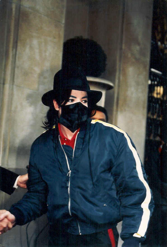 1996 - 1996- Michael at the George V Hotel (Paris) 020-26