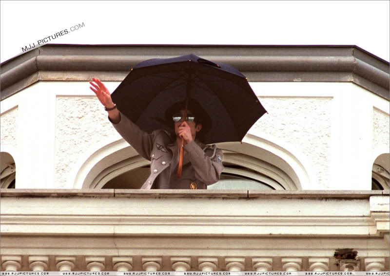 Michael - 1995- Michael In Cannes 021-17