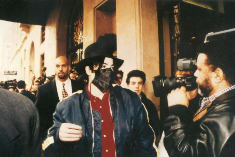 1996- Michael at the George V Hotel (Paris) 021-22