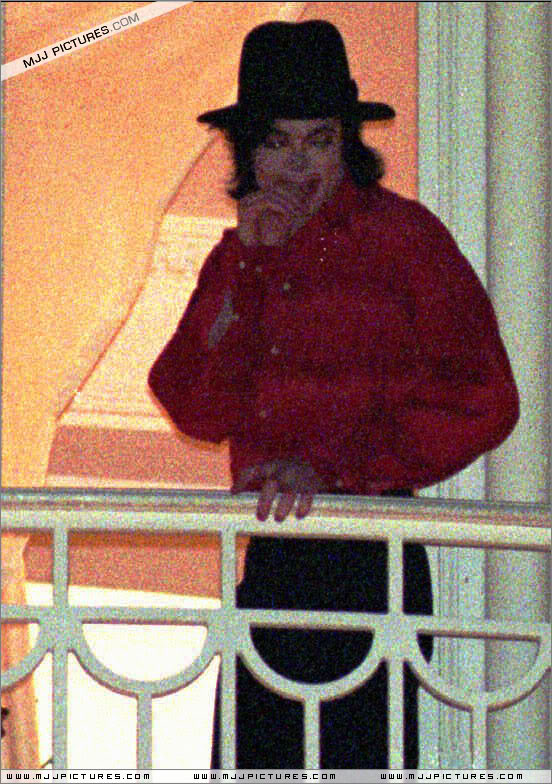 Michael - 1995- Michael Visits Disneyland Paris (December) 022-16