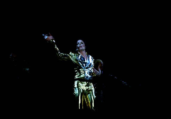 HIStory World Tour - Page 2 032-2