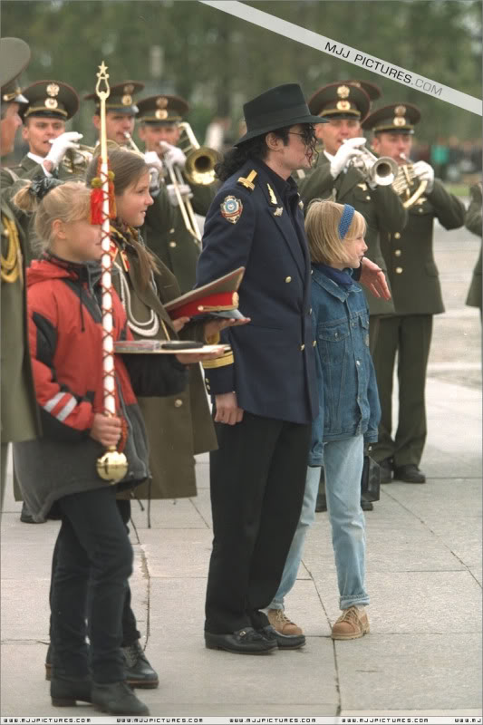 1996 - 1996- Michael Visits Moscow 042-12