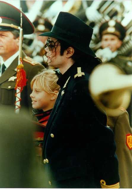 1996 - 1996- Michael Visits Moscow 076-2