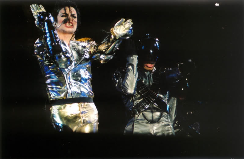 HIStory World Tour - Page 2 409