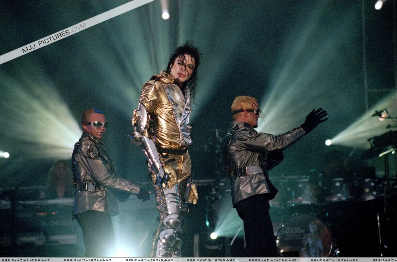 HIStory World Tour - Page 3 488