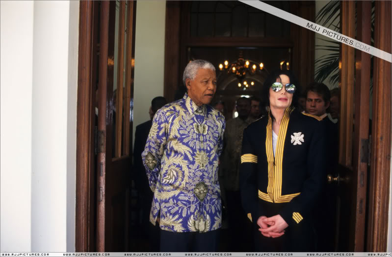 Press - 1999- MJ & Friends Press Conference in Cape Town (South Africa) 001-43