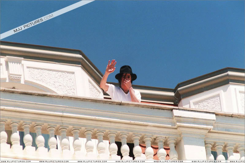 Michael - 1997- Michael in Cannes (July) 003-19