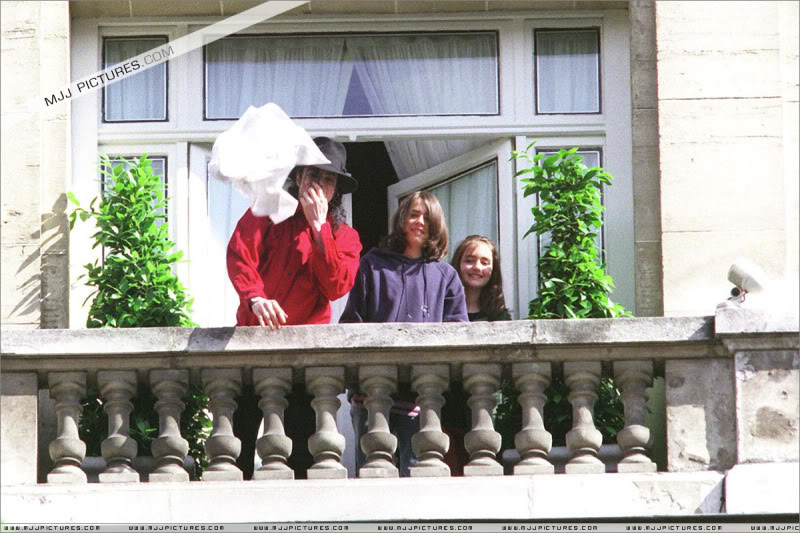 1997- Michael & Debbie Rowe in France 006-12