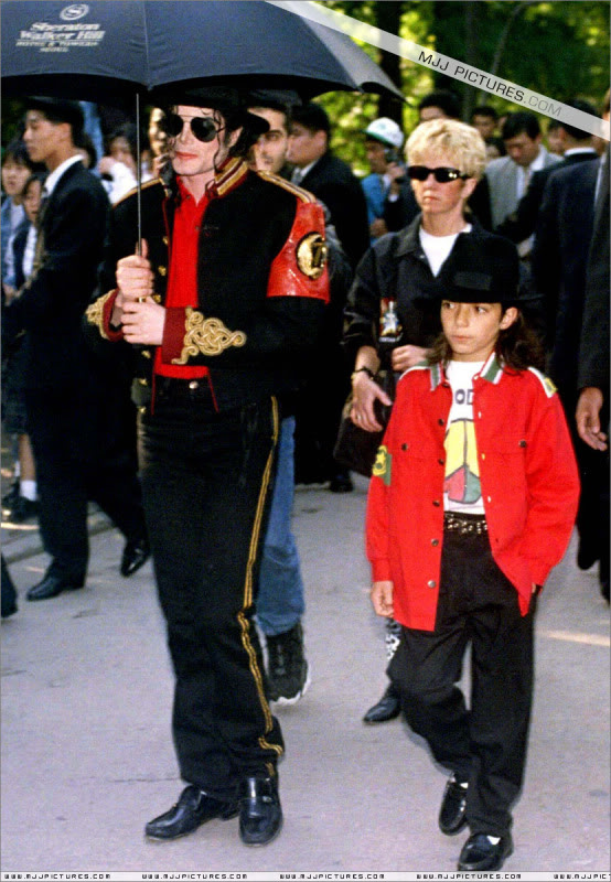 michael - 1996- Michael Visits Seoul 007-1