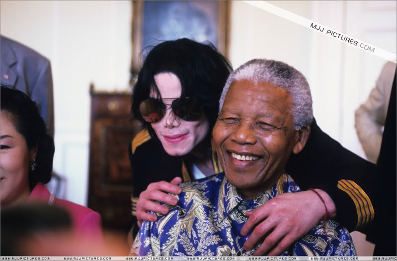 1999- MJ & Friends Press Conference in Cape Town (South Africa) 009-24