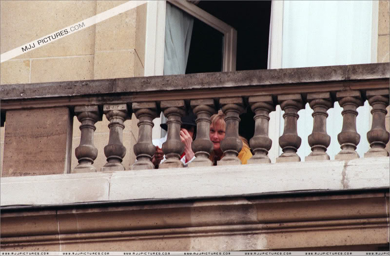 Michael - 1997- Michael & Debbie Rowe in France 024-4