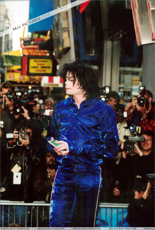 2001- CD Signing 032-26