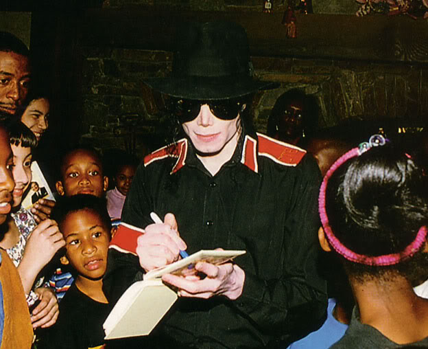 1994 Michael at Neverland 70-3