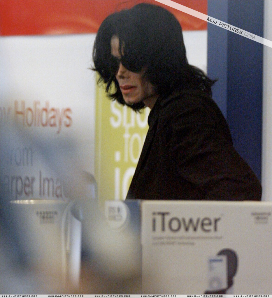 michael - 2007 Michael Shopping in Beverly Hills 001-21