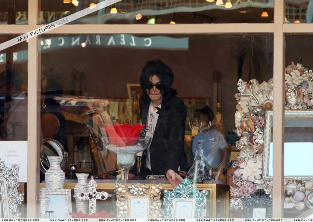 Michael Shopping In Beverly Hills 001-37