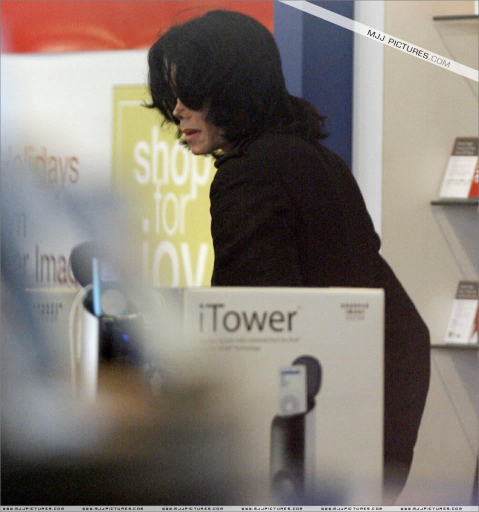 michael - 2007 Michael Shopping in Beverly Hills 003-18