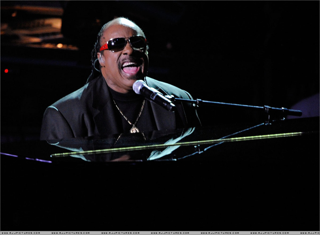 Stevie Wonder Performs Never Thought You'd Leave In The Summer 005-74