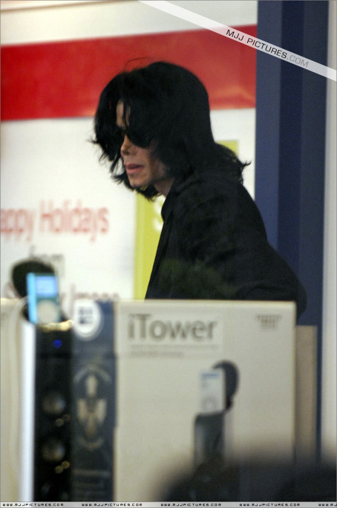 michael - 2007 Michael Shopping in Beverly Hills 009-13