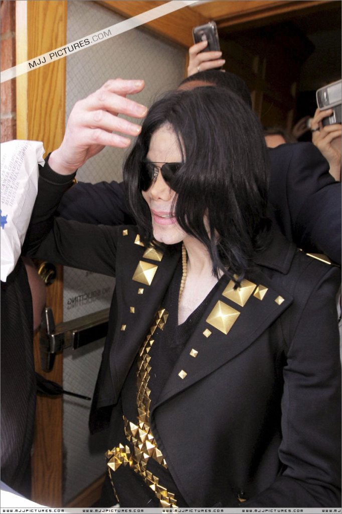 2009 Michael Visits Doctor - Beverly Hills 009-39