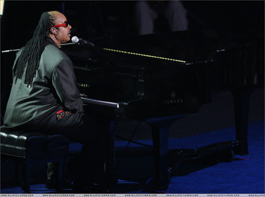 Stevie Wonder Performs Never Thought You'd Leave In The Summer 009-60