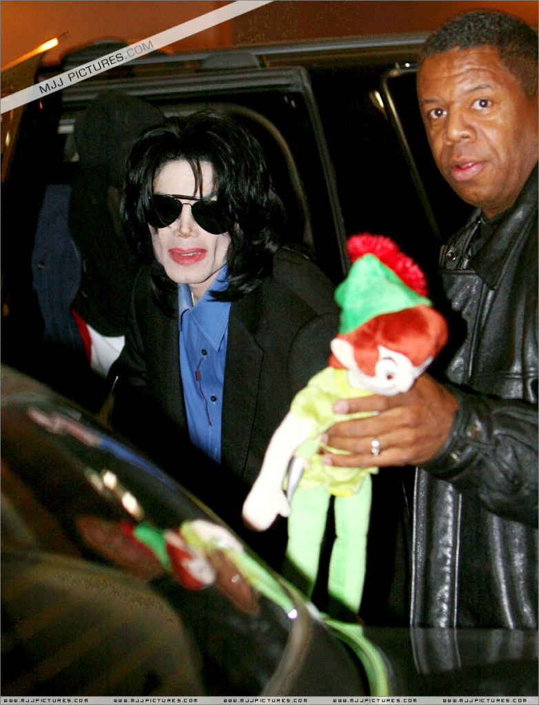 2007 Michael arrives at LAX (March) 010-12