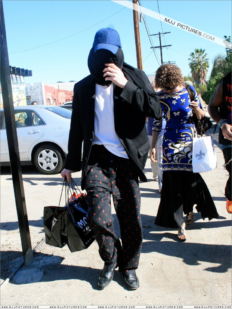 Michael Shopping in L.A 011-14