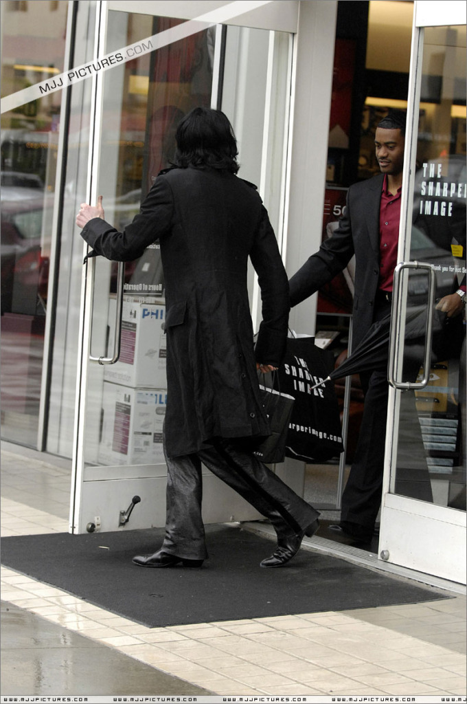 2007 Michael Shopping in Beverly Hills 012-13