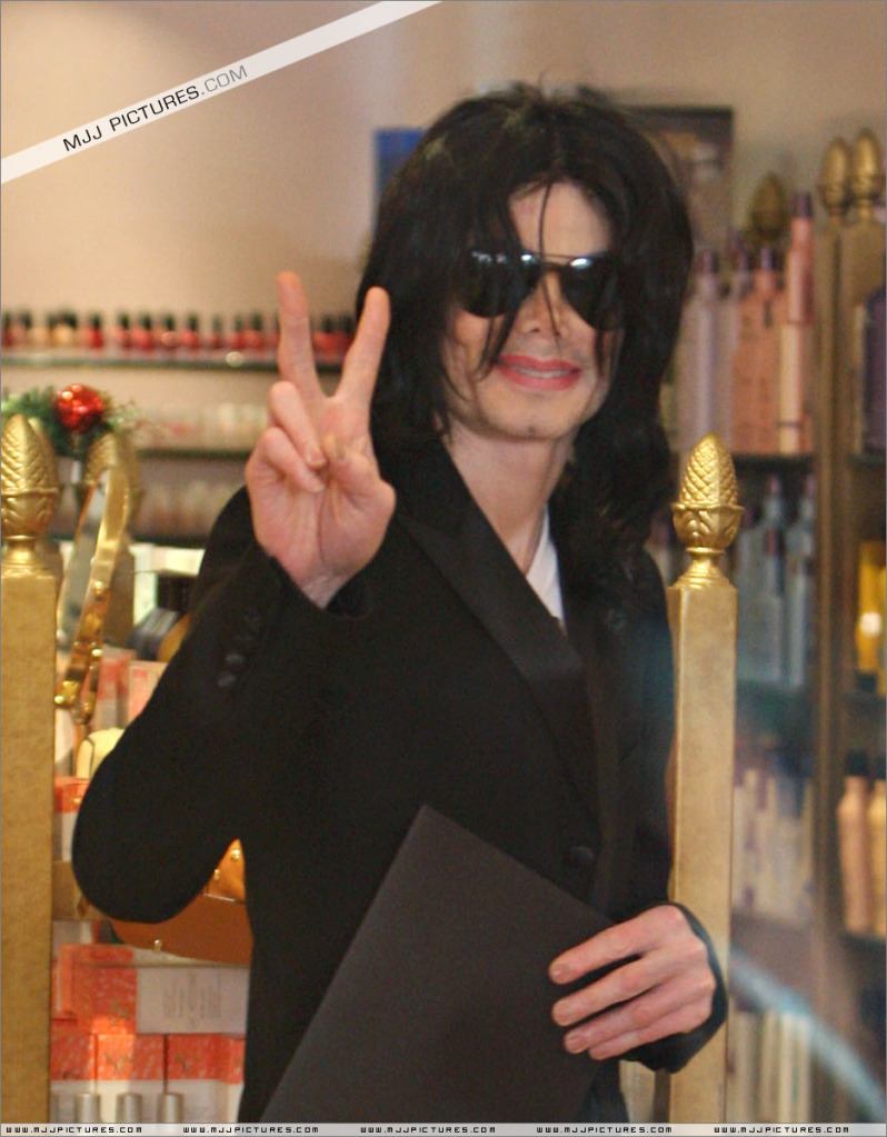 Michael Shopping In Beverly Hills 012-22