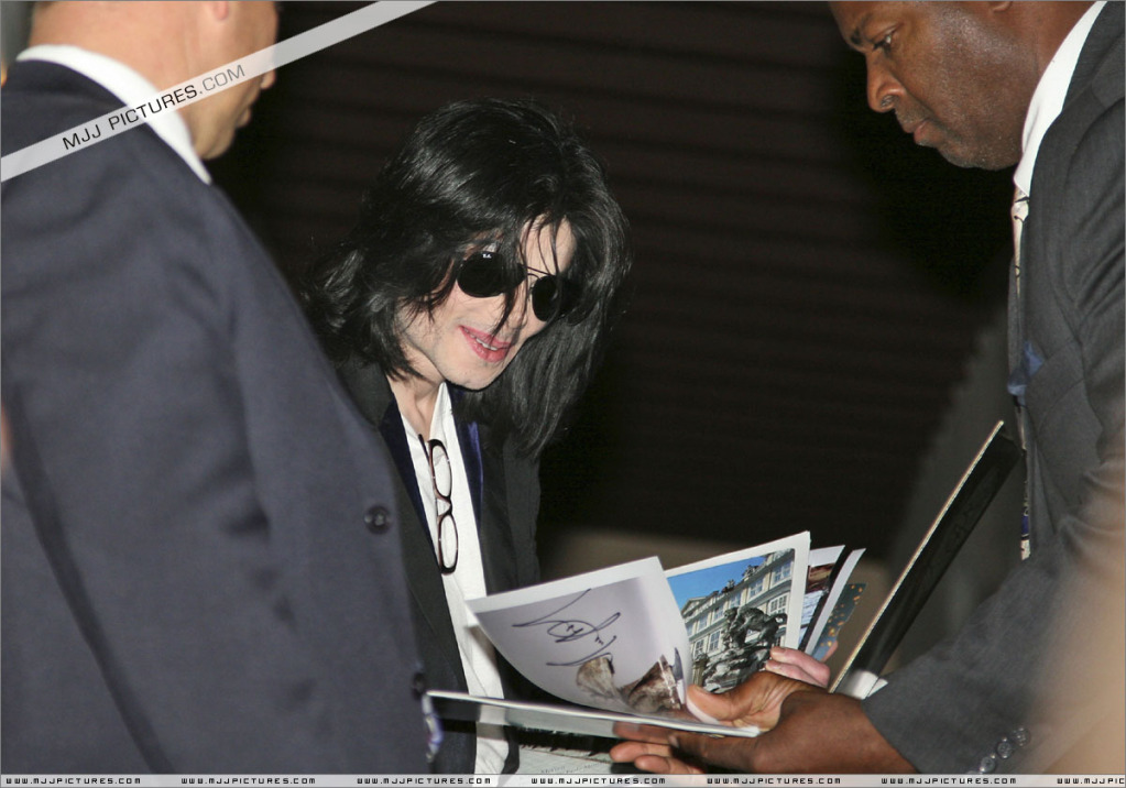 2008 Michael Attends a Halloween Party 016-13