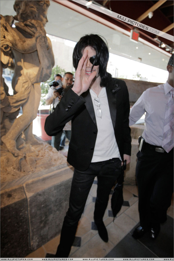 Michael - Michael Shopping In Beverly Hills 016-17