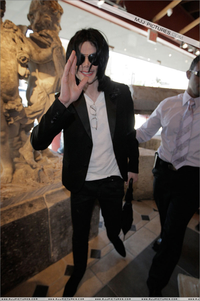 Michael - Michael Shopping In Beverly Hills 017-17