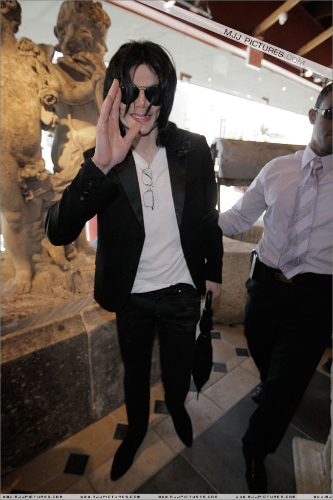 Michael - Michael Shopping In Beverly Hills 018-17