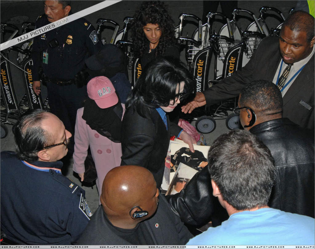 2007 Michael arrives at LAX (March) 021-8