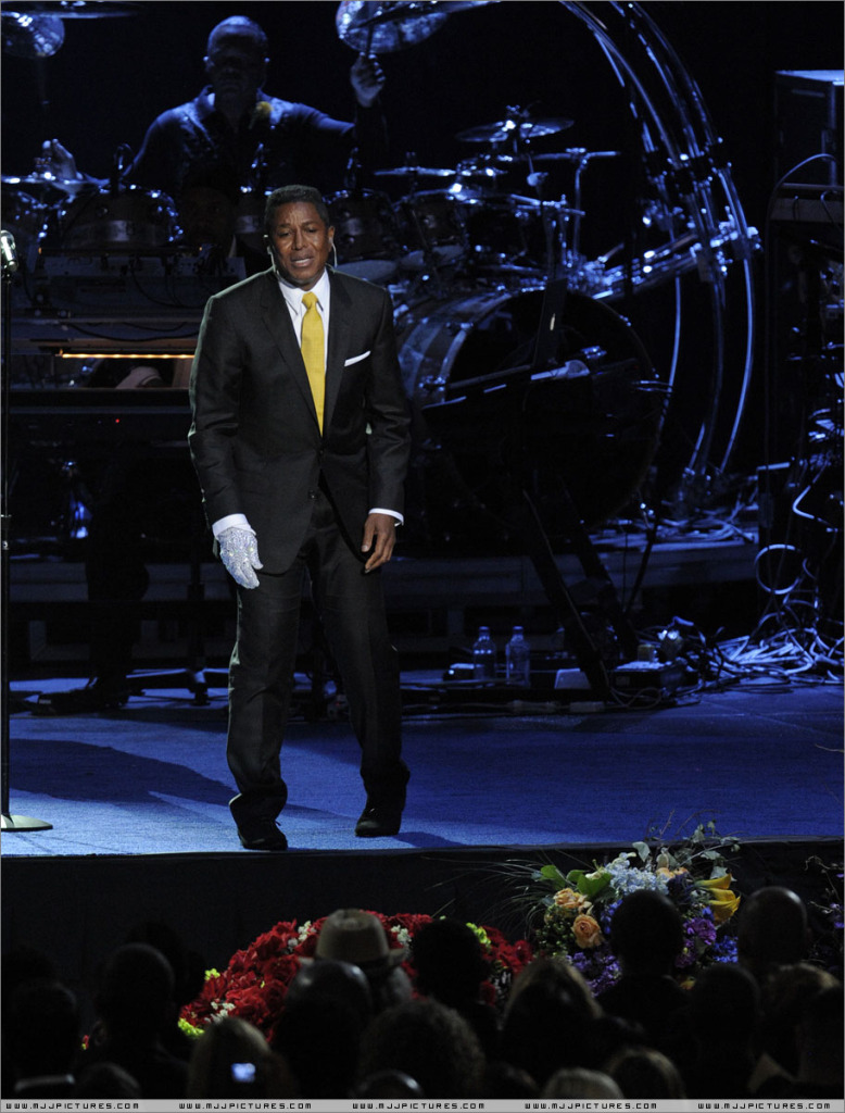 Jermaine Jackson Performs Smile 023-22