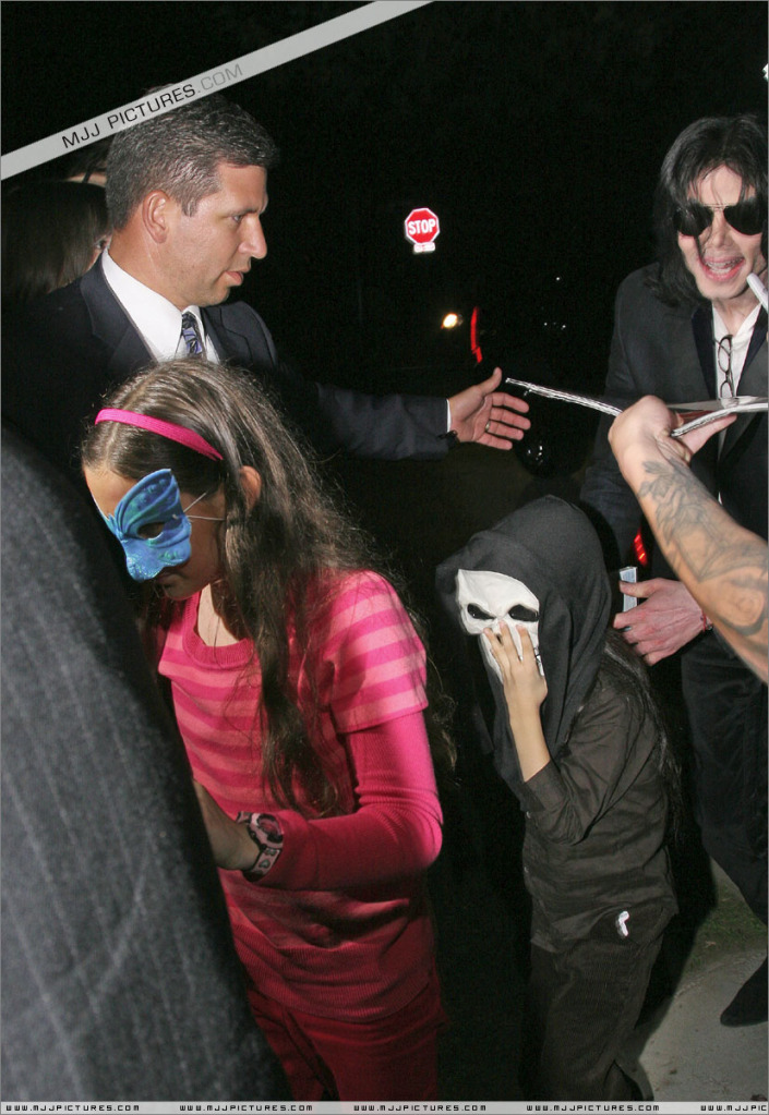 2008 Michael Attends a Halloween Party 023-6