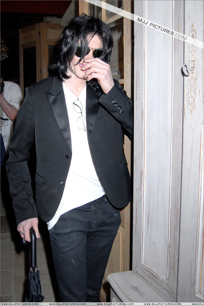 Michael - Michael Shopping In Beverly Hills 024-10