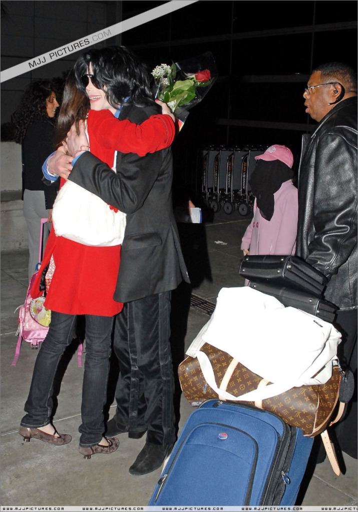 2007 Michael arrives at LAX (March) 024-5