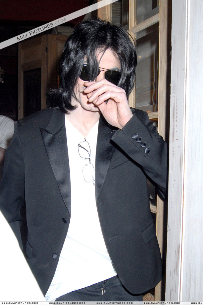 Michael Shopping In Beverly Hills 025-10